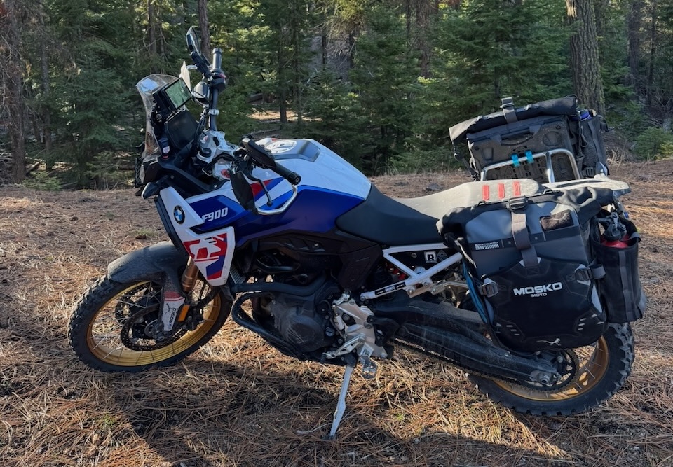 BMW F 900 GS rental Bend
